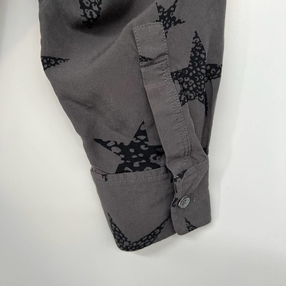 Rails Cheetah Stars Hillary Blouse Women's Size M Charcoal Gray Crossover Wrap - Picture 7 of 9